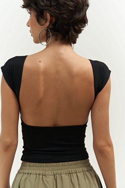 MAI STUDIOS CO. Nives Back Low-cut Black Crop