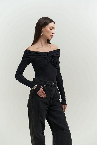 MAİ COLLECTİON Černá halenka s dlouhým rukávem Vanni Cross Detail