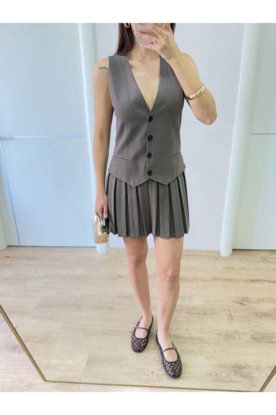 Kokosh moda Μίνι φόρεμα με γιλέκο Team Look - Καπνιστό