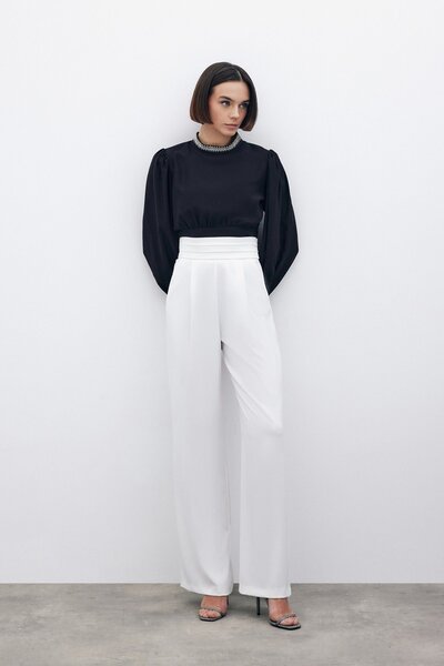 Sateen Брюки з детальними кишенями на талії екрю