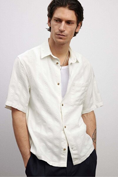 H&M Regular Fit Textured short-sleeved shirt