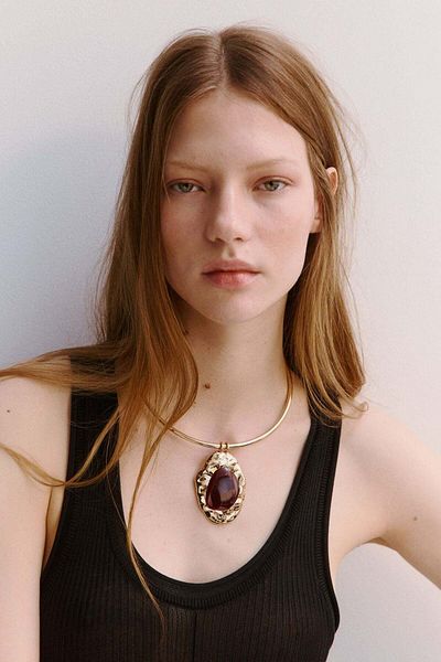 H&M Rigid pendant necklace
