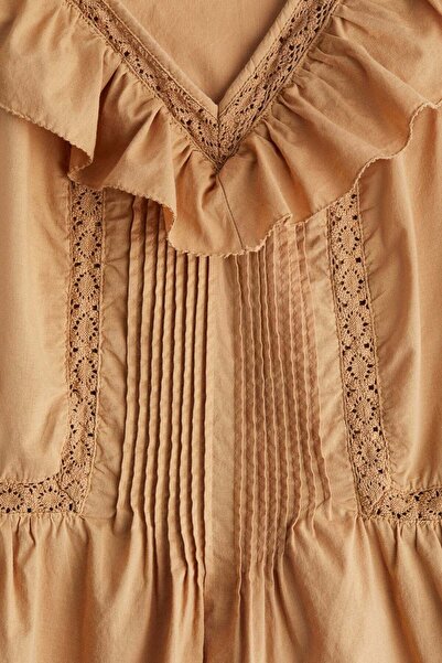 H&M بلوزة من القطن مزينة بالكشكشة