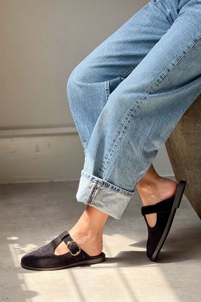 NİŞANTAŞI SHOES Papuci de damă Serry Black din piele de căprioară autentică cu cataramă cu talpă plată