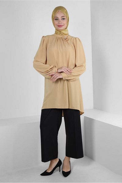 Alvina ASYMMETRIC CUT TUNIC WITH FLOWER ACCESSORY 43610