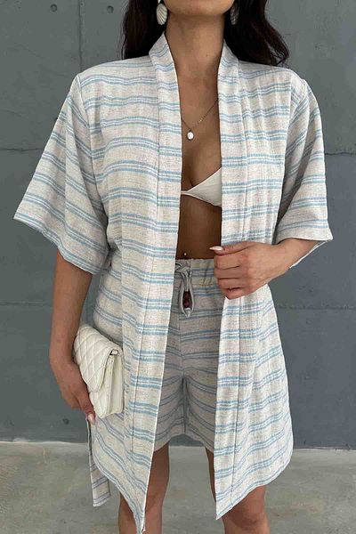 Cappmoda TKM-03618 - Set pantaloni scurți și kimono cu dungi albastre