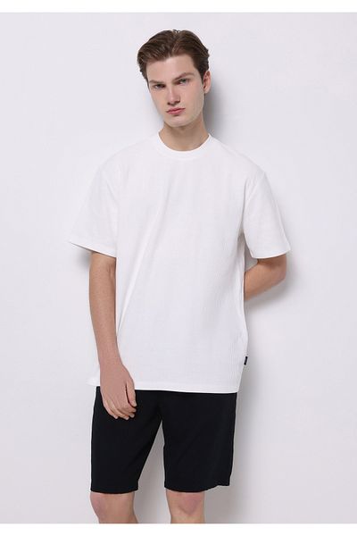 Colin's Comfort Fit Round Neck Plain Men's White Short Sleeve T-Shirt