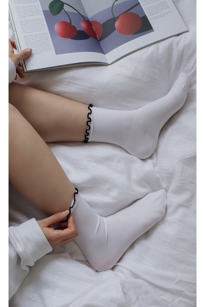 Forwena Siyah Fırfır Detaylı Beyaz Modal Lastiksiz Dikişsiz Kadın Soket Çorap