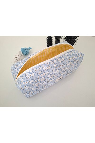 M&B XL Size - travel bag for all your hair stylers with Blue Daisy print