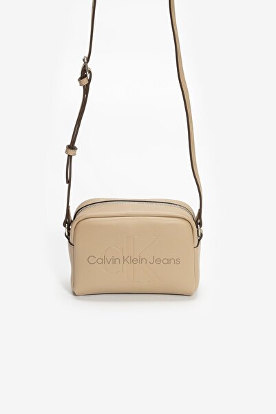 Calvin Klein SCULPTED CAMERA BAG18 MONO Kadın Bej Çapraz Çanta K60K612220-PBF