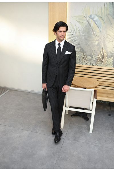 AEK FIORE Men's Black Striped Suit