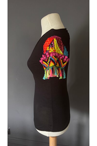 Kübra Tekin İşlemeli Tasarım Tişört