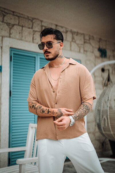 FUWEAR قميص أيروبين بياقة Apaj وأكمام قصيرة للرجال باللون البني