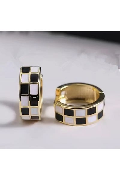 KÜP AKSESUAR Black and white checkered hoop earrings