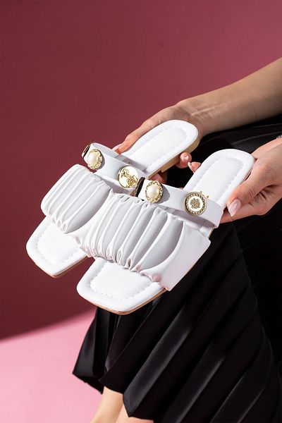 FUGA MODA Colmar White Pearl and Seal Accessory Banded Slippers
