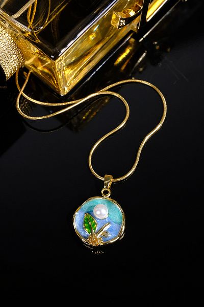 Zalifra Vintage Serial, Elegant Leaf and Pearl Detailed Steel Necklace