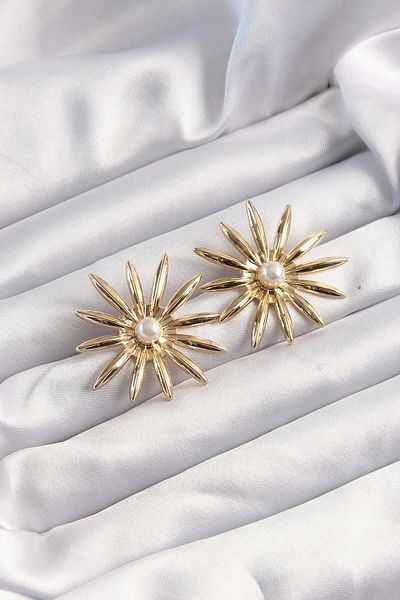 Skygo Brass Gold Color Pearl Rhinestone Flower Earrings - Tj-Bkp9503