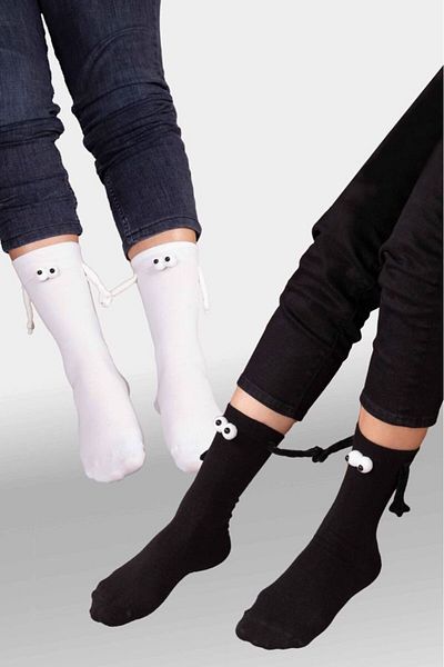 Bross 2 Pairs of Black and White Socks with Magnetic Holding Hands