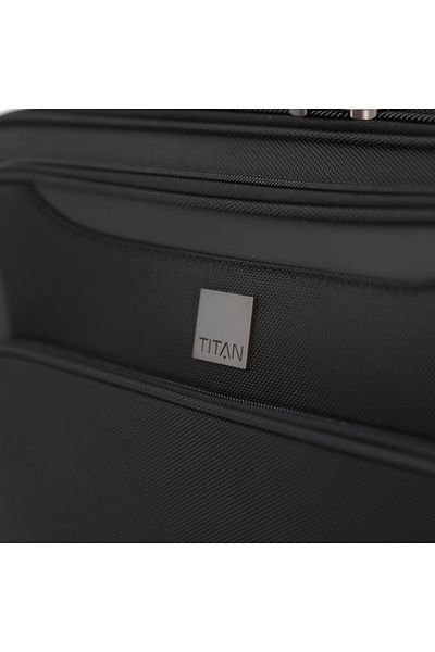 Titan حقيبة أمتعة بعجلات مزدوجة دوارة، ناعمة الجانب، مقاس كابينة 17 بوصة، لون أسود