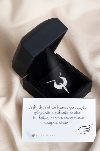 Elika Silver 925 Ayar Gümüş Işıklı Kutuda Birbirine Sarılan Sevgili Kolye - P...