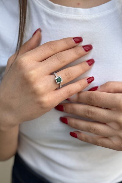Utku Kuyumculuk 14 Ayar 0,18 Ct G Rengi Pırlanta Taşlı , 0,69 Ct Zümrüt Taşlı...