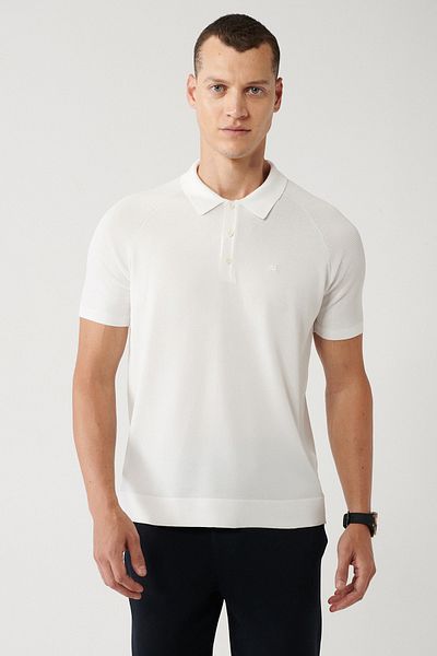 Avva Herren-T-Shirt aus Rayon-Strick mit Ecru-Ärmeln und Strickdetail A32y5018