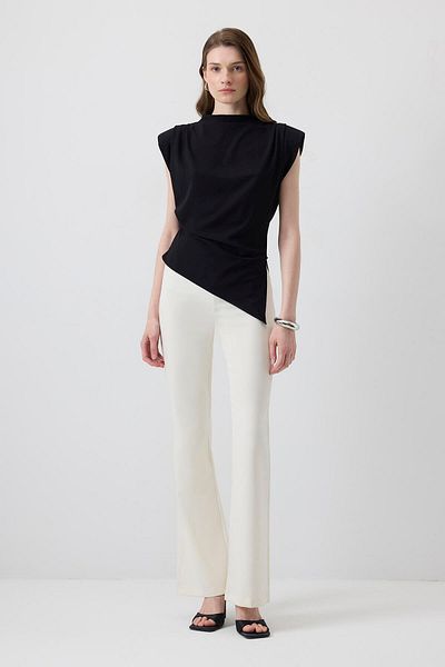 Touché Privé BLOUSE WITH SHOULDER PLEAT DETAIL