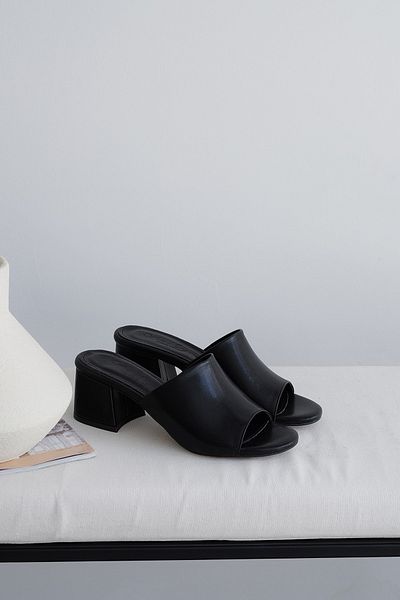 Meral Özgenç Thick Banded Heeled Slippers