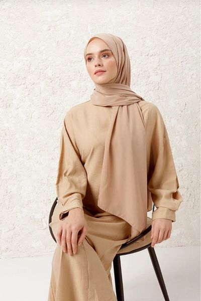 NEWSTORE Hijab Hijab Medina Μεταξωτό Σάλι Camel