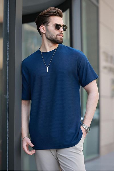 Madmext Tricou pentru bărbați, albastru bleumarin, cu decolteu de bază, E7133