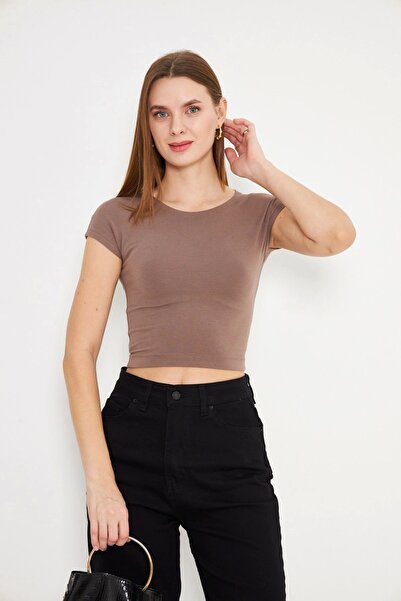 Akabi تي شيرت نسائي قصير الأكمام باللون البني الفاتح