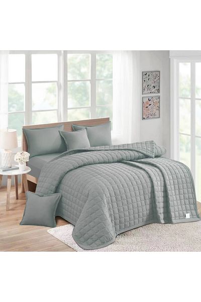 Red Rose Compressed double bed sheet with a tree design made of microfiber, size 230*250 cm