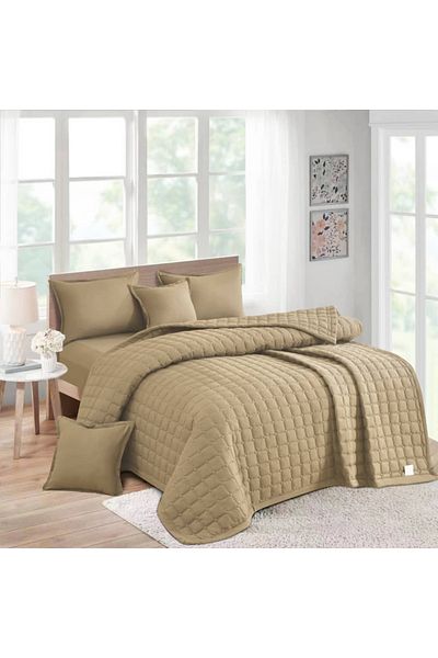 Red Rose Compressed double bed sheet with a tree design made of microfiber, size 230*250 cm