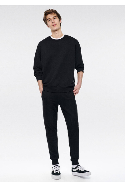 Mavi Pantaloni de trening pentru bărbați Slim Straigt negri M065092-900