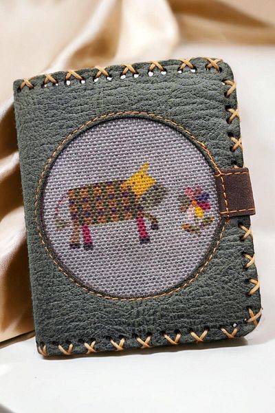 Fildişi Aksesuar Handmade Women Wallet Vegan Leather Cow and Flower Images Khaki Color