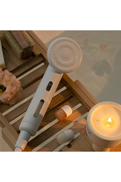 SHIFT Shift Filter 2 Family Edition is enriched with Vitamin C to remove chlorine and moisturize and protect the family's hair and skin.