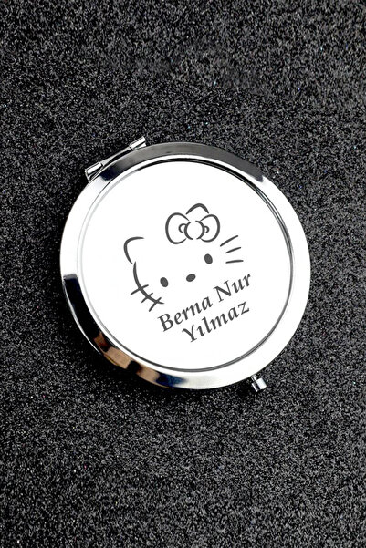 İŞTE BU Kişiye Özel İsimli Hello Kitty Baskılı Daire Metal Ayna Çanta, Cep ve...