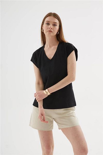 Fashion Friends V-Neck Black Women's T-Shirt 25Y0540K1