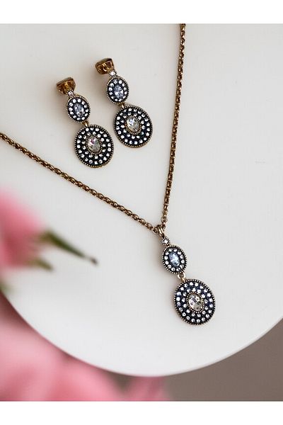 FAYRA ACCESSORIES طقم أقراط وقلادة بيضاوية من حجر الزركون