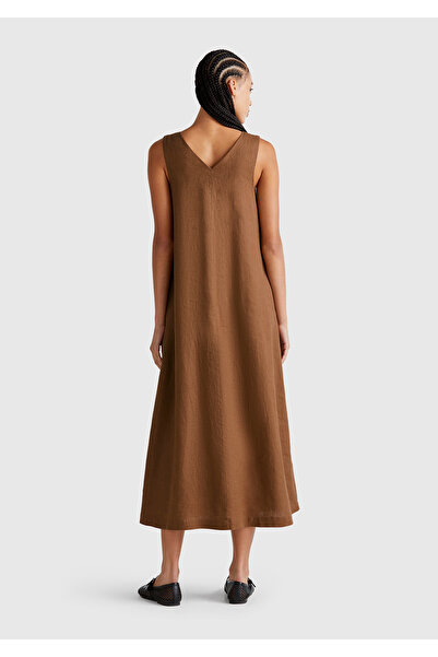 United Colors of Benetton Γυναικείο Καφέ 100% Λινό Αμάνικο Μίντι Φόρεμα με λαιμόκοψη σε γραμμή Α