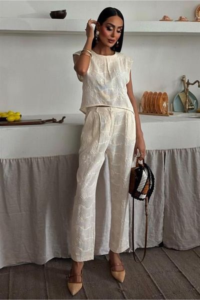 Gökyüzü Moda Shalina Süzüne Embroidered Crop Suit