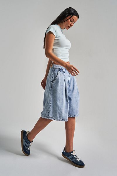 its basic Women's Snow Denim Color 3S5-3 Maxi Length Baggy Fit 100% Cotton Pleated Denim Bermuda Shorts