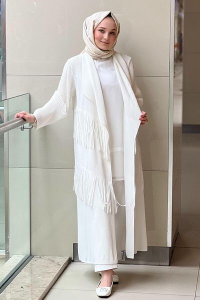 Ghisa Wide Collar Vertical Pleat Tassel Cap