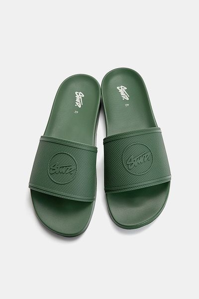 Pull & Bear صندل شاطئ مطاطي من STWD