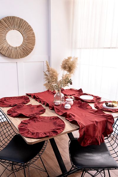 Morlay 7 Piece Ruffle Tableware Presentation Set 6 Pieces of American Service Plates + 1 Piece Ruffle Runner - 40X150 cm