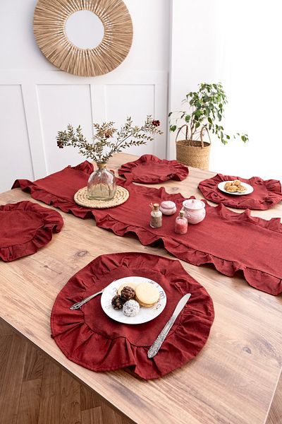 Morlay 5 Piece Ruffle Tableware Presentation Set 4 Pieces of American Service Plates + 1 Piece Ruffle Runner - 40X150 cm