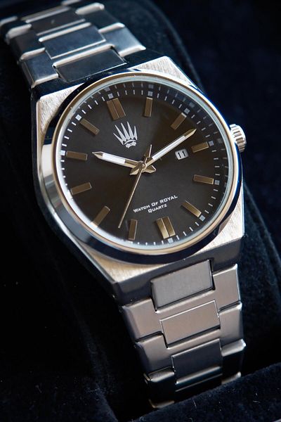 WATCHOFROYAL Blaze Bold Silver Black Wristwatch