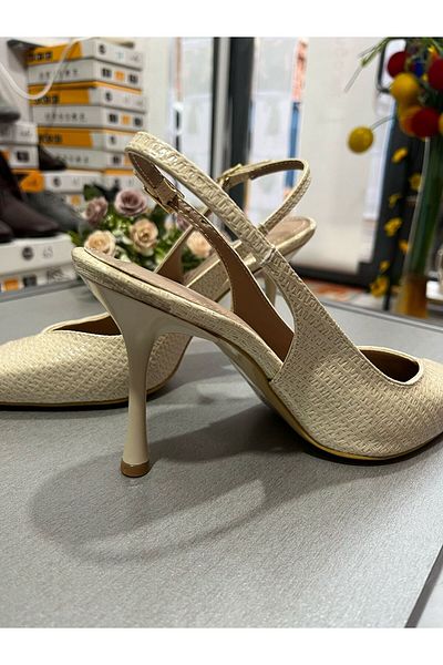 BYSLÇ SHOES Cream Natural Raised Pattern, Open Heel, 8.5 cm Drop Heel 13 Pont Style Owner's Shoes