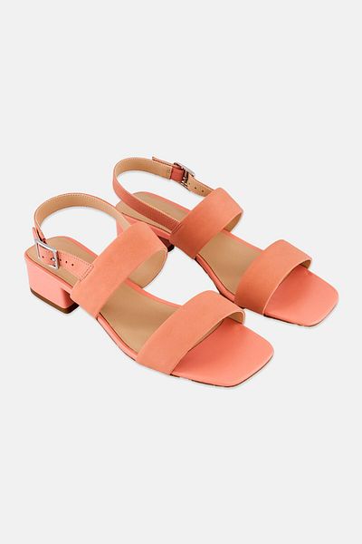 CLARKS Women Adjustable Buckle Sandal, Coral