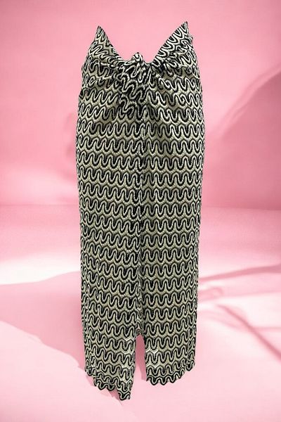 pistore Black and White Textured Wave Patterned Long Pareo